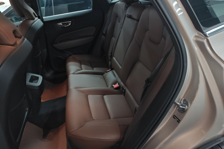 沃尔沃XC60 2025款 B5 四驱智远豪华版中控内饰7004