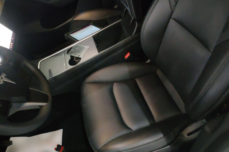 特斯拉 Model Y 2021款 标准续航后驱版中控内饰19