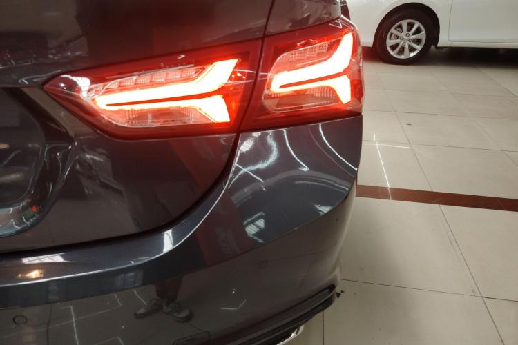 雪佛兰 迈锐宝XL 2021款 Redline 550T 自动锐动版车身外观9