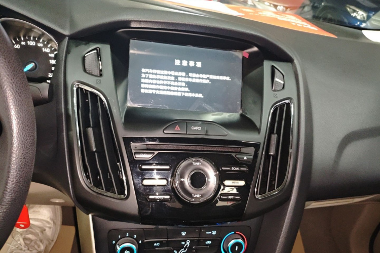 福特 福克斯 2017款 三厢 1.6L 自动舒适型智行版局部细节16