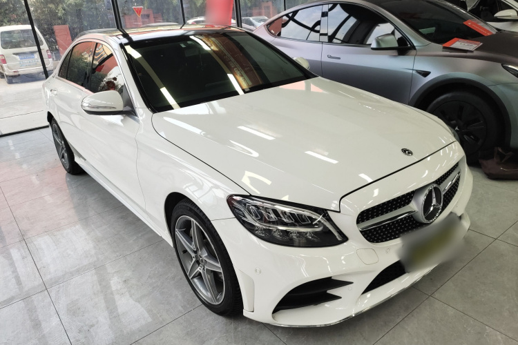 奔驰C级 2019款 改款 C 260 L 4MATIC 运动版车身外观3