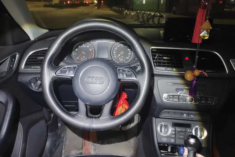 奥迪Q3 2015款 35 TFSI 舒适型中控内饰13