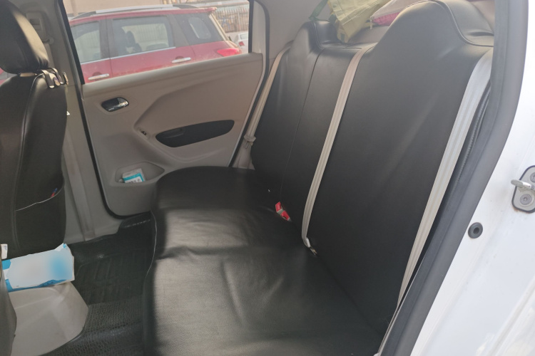 雪铁龙 爱丽舍 2014款 1.6L 手动时尚型中控内饰21