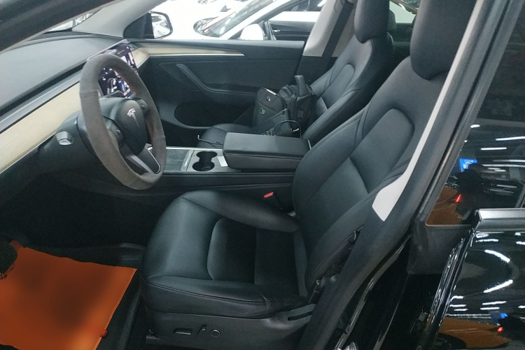 特斯拉 Model Y 2021款 长续航全轮驱动版中控内饰19