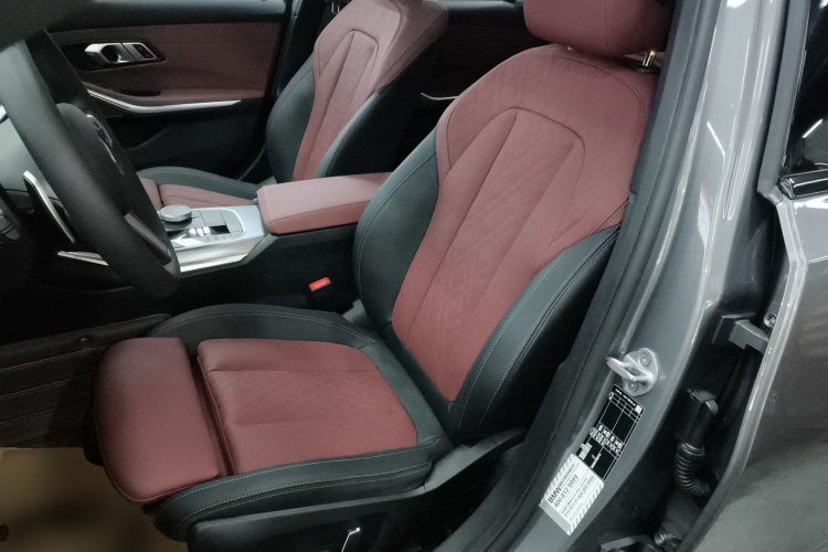 宝马3系 2024款 330i M运动曜夜套装中控内饰19