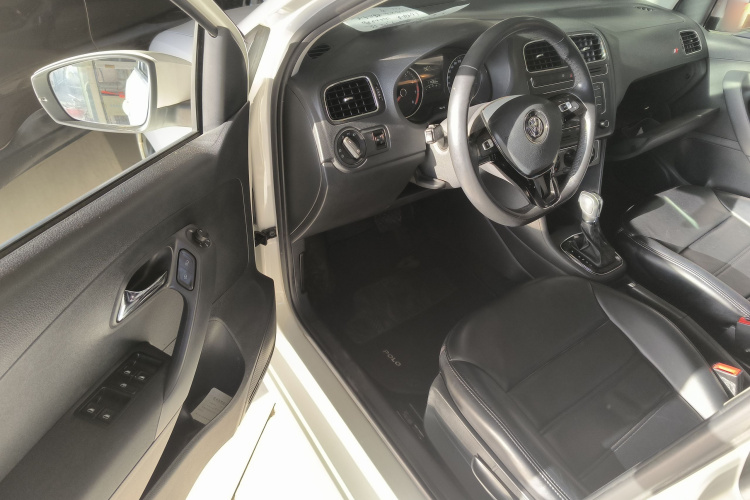 大众 Polo 2016款 1.6L 自动舒适型中控内饰7003