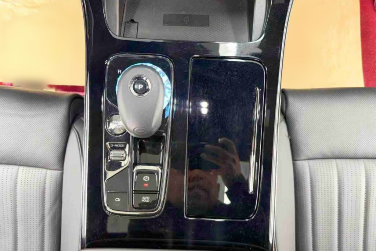 广汽传祺 传祺M8 2023款 宗师系列 400T 旗舰版中控内饰7013