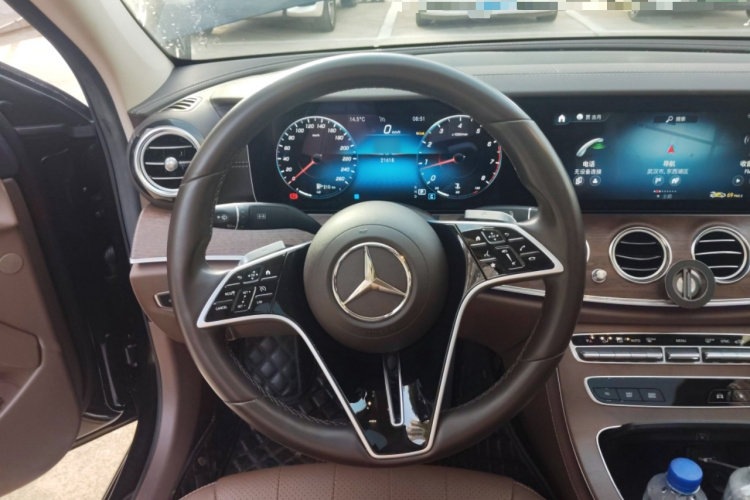 奔驰E级 2023款 改款 E 300 L 时尚型中控内饰13