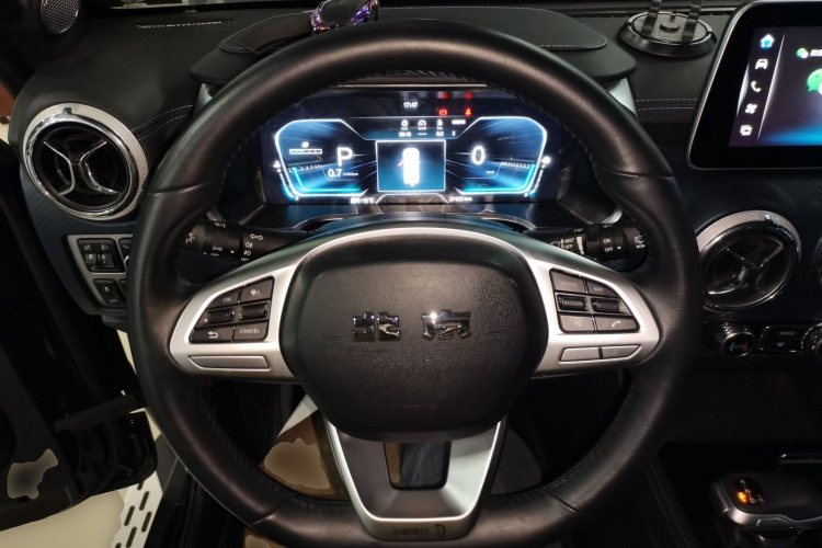 北京越野 北京BJ40 2020款 2.0T 自动四驱城市猎人版侠客型中控内饰13