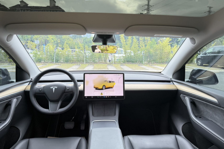 特斯拉 Model Y 2022款 改款 后轮驱动版中控内饰7003