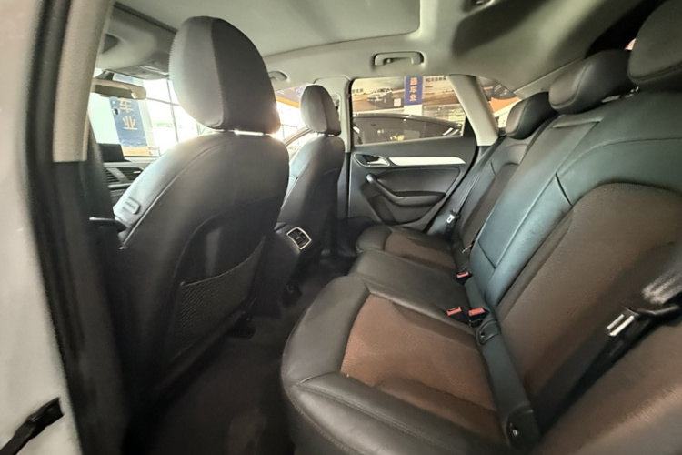 奥迪Q3 2018款 30周年年型 30 TFSI 时尚型中控内饰7003