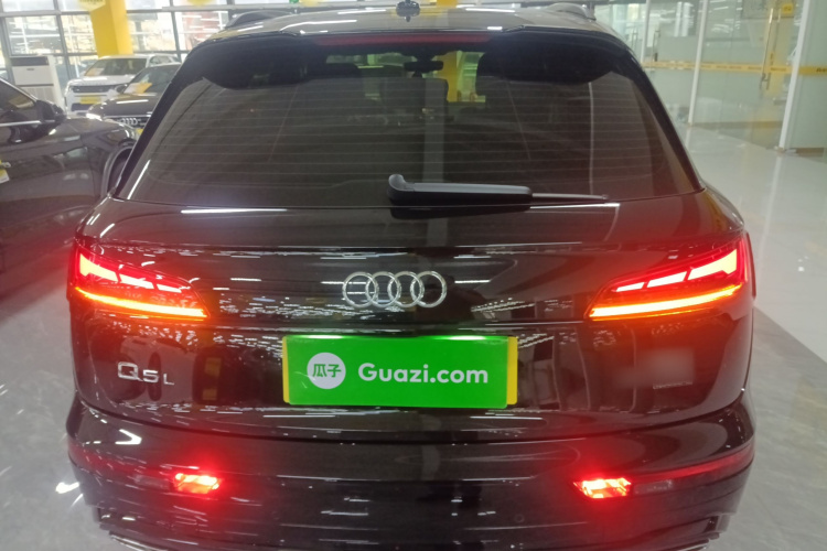 奥迪Q5L 2025款 45周年典藏版 40 TFSI 豪华动感型车身外观6
