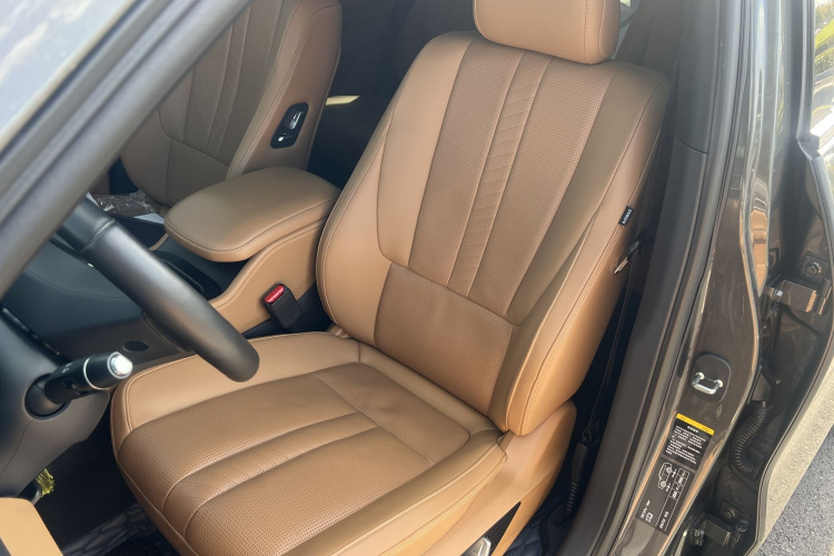 理想汽车 理想ONE 2020款 增程6座版中控内饰7003