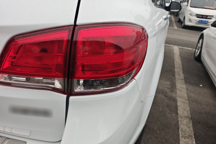 哈弗H6 2017款 经典版 1.5T 自动两驱精英型车身外观9