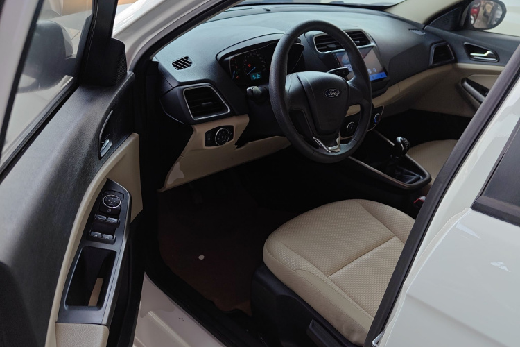 福特 福睿斯 2015款 1.5L 手动舒适型中控内饰7003