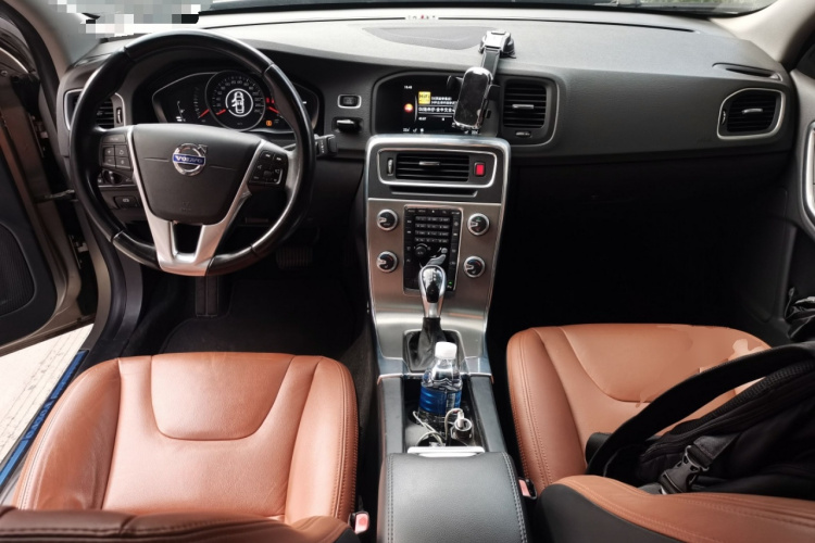 沃尔沃S60 2015款 S60L 2.0T 智远版中控内饰12