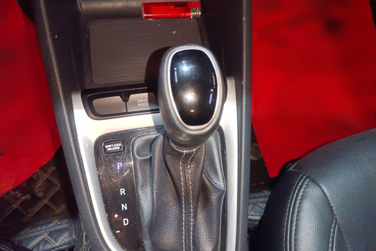 现代 悦动 2018款 1.6L 自动悦目版GL 国VI局部细节18