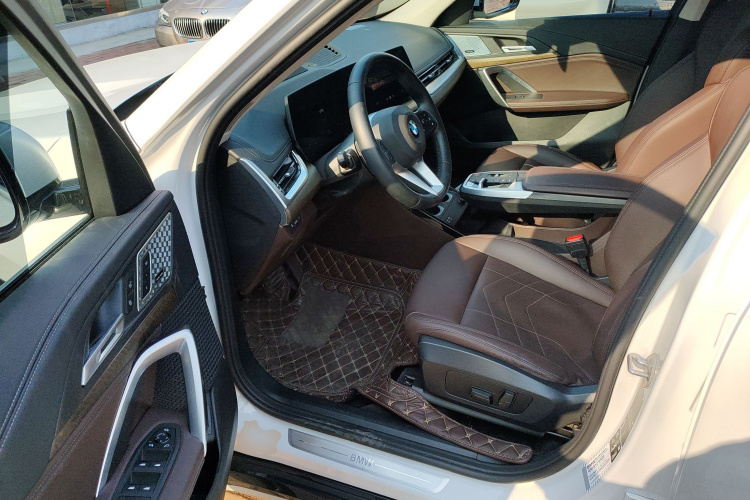 宝马X1 2023款 xDrive25Li X设计套装中控内饰20