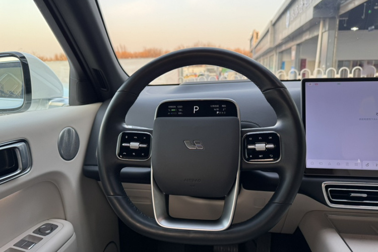 理想汽车 理想L7 2023款 Pro中控内饰7010