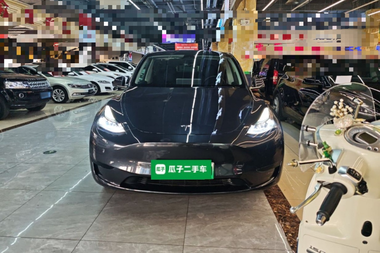 特斯拉 Model Y 2024款 后轮驱动版车身外观2