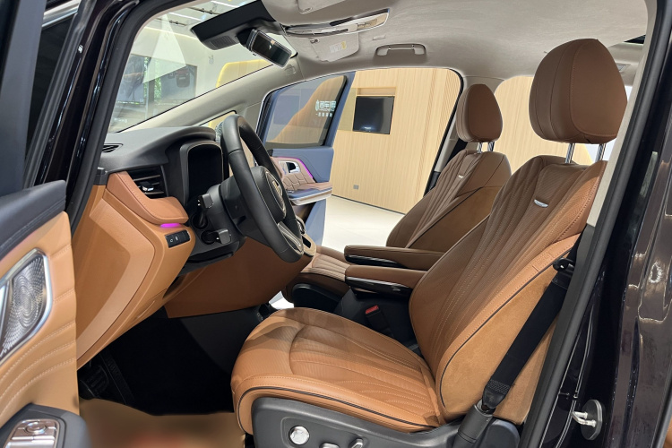 红旗HQ9 2023款 2.0T 智联旗领版中控内饰7003