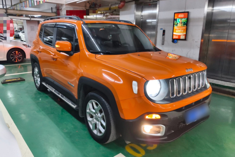 Jeep 自由侠 2018款 互联大屏版 180T 自动高能版车身外观3
