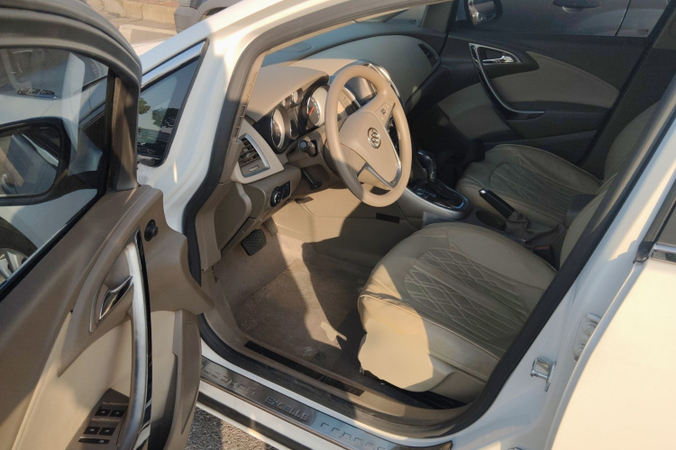 别克 英朗 2013款 GT 1.6L 自动时尚版中控内饰7003