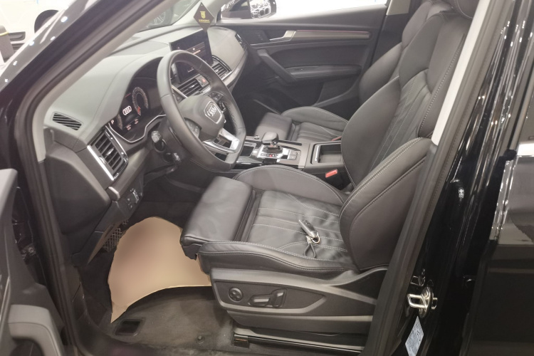 奥迪Q5L 2022款 40T 豪华动感型中控内饰19