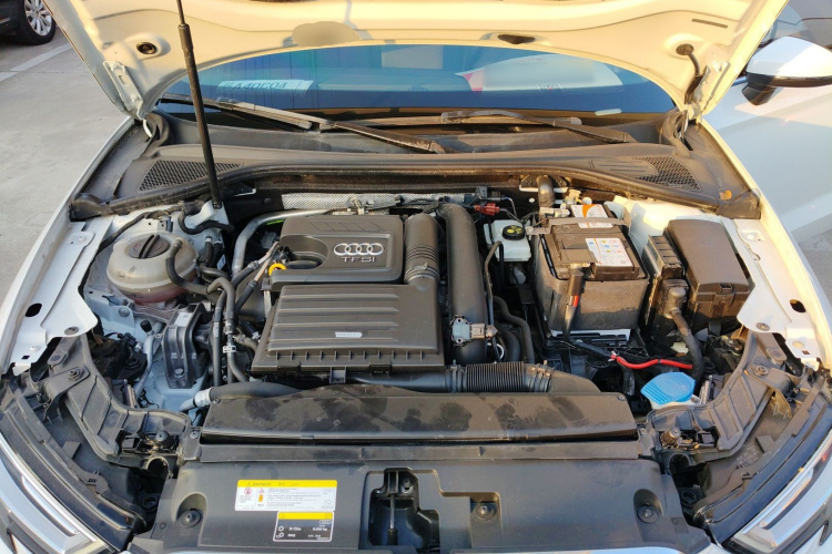 奥迪A3 2018款 30周年年型 Limousine 35 TFSI 风尚型机舱底盘24