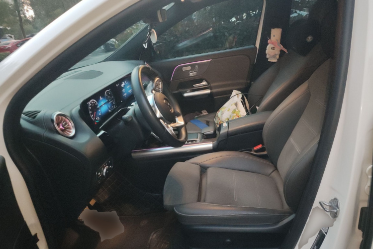 奔驰EQA 2022款 EQA 300 4MATIC 首发特别版中控内饰19