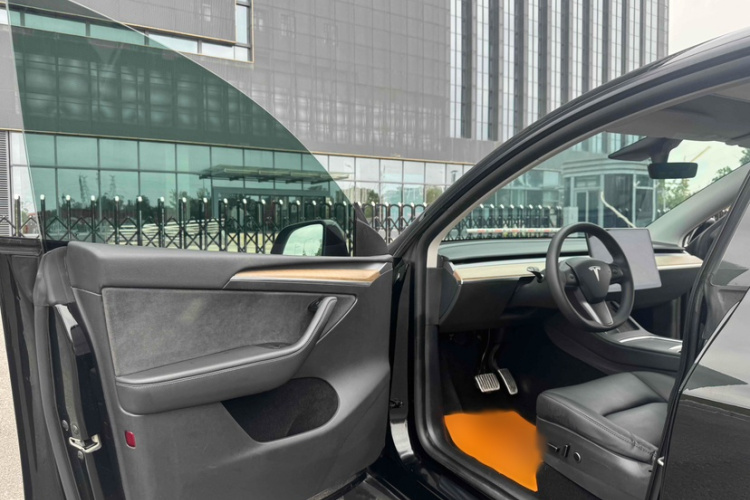 特斯拉 Model Y 2021款 标准续航后驱版中控内饰7006