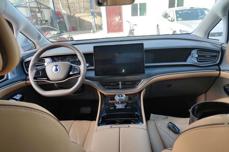 腾势D9 2022款 EV 600 四驱旗舰型中控内饰12