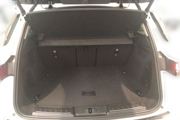 路虎 揽胜极光 2023款 极光L 249PS 豪华版中控内饰23