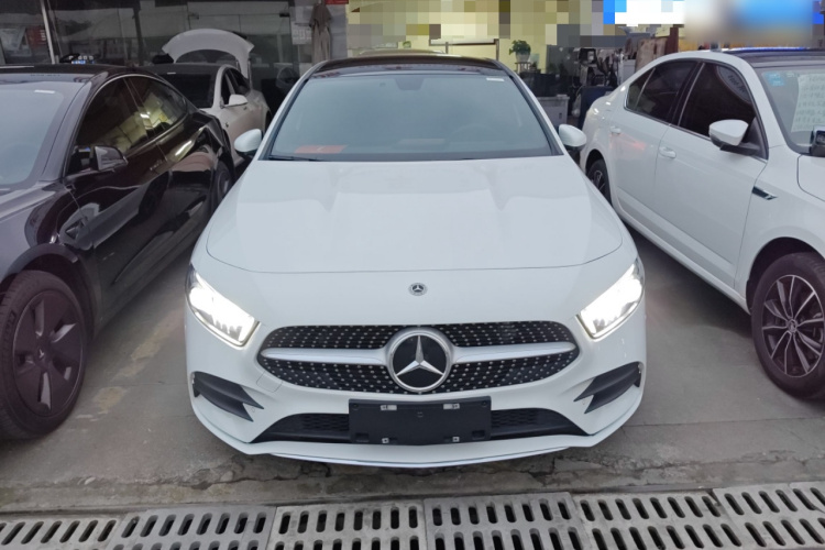 奔驰A级 2022款 改款三 A 200 L 运动轿车时尚型车身外观6001