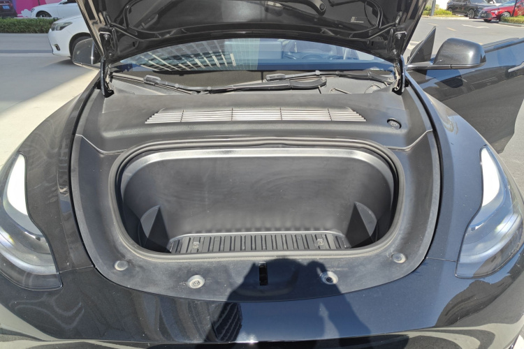特斯拉 Model Y 2022款 改款 后轮驱动版机舱底盘24