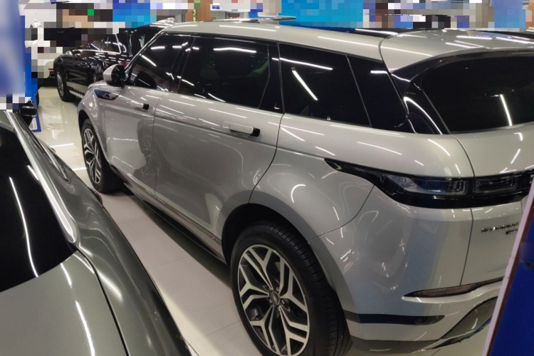 路虎 揽胜极光 2022款 极光L 249PS R-Dynamic 豪华版车身外观4