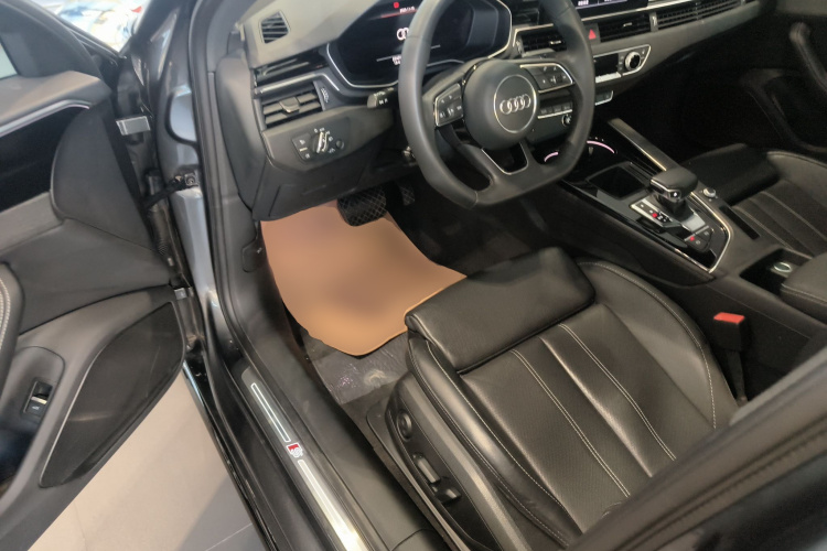 奥迪A4L 2023款 40 TFSI 豪华动感型中控内饰7003