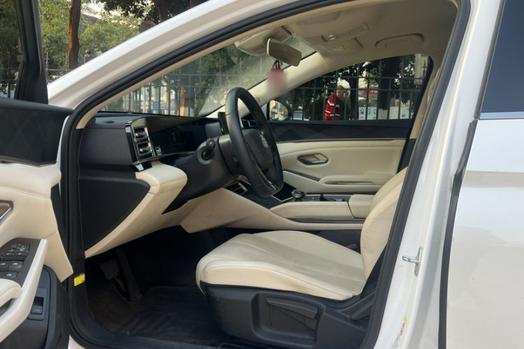 比亚迪 秦L 2024款 DM-i 80KM领先型中控内饰7002