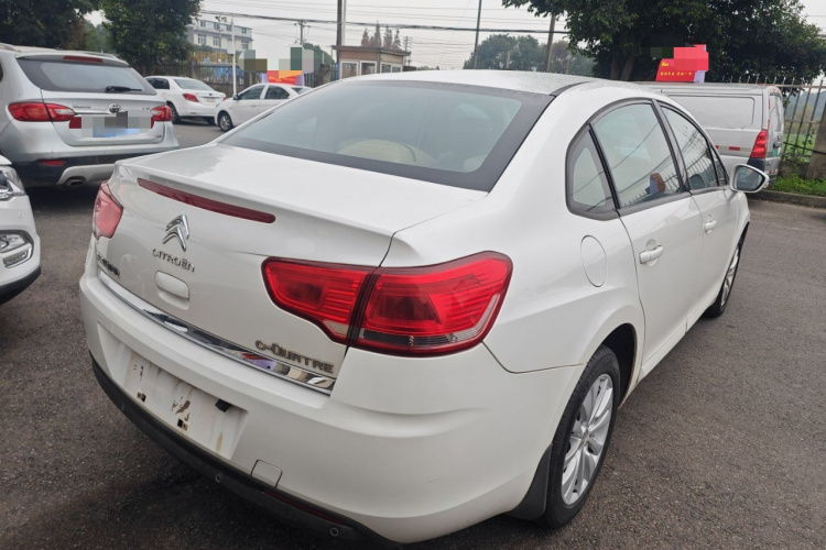 雪铁龙 世嘉 2013款 三厢 1.6L 自动品尚型车身外观7