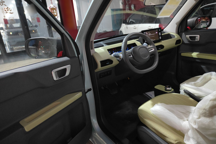 吉利银河 2024款 熊猫mini 200km 耐力熊中控内饰20