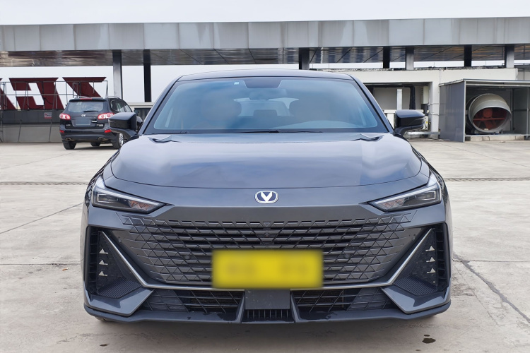 长安UNI-V 2022款 1.5T 尊贵型车身外观6001