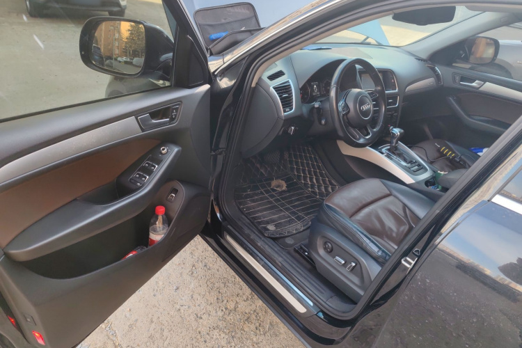 奥迪Q5 2016款 40 TFSI 技术型中控内饰20