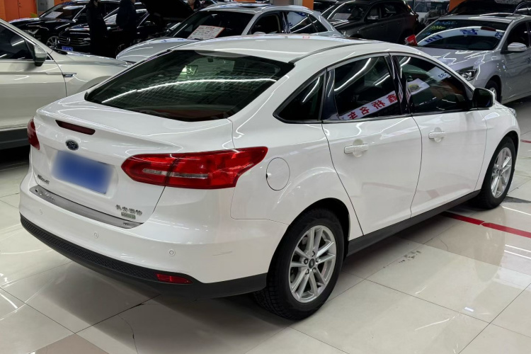 福特 福克斯 2015款 三厢 EcoBoost 125 自动超能风尚型车身外观6007