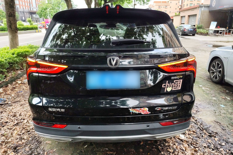 长安CS75 PLUS 2022款 1.5T 自动尊贵型车身外观6