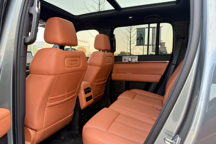 方程豹 钛7 2025款 135KM两驱Pro版中控内饰7004