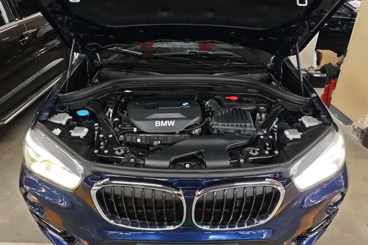 宝马X1 2018款 xDrive20Li 尊享型机舱底盘24
