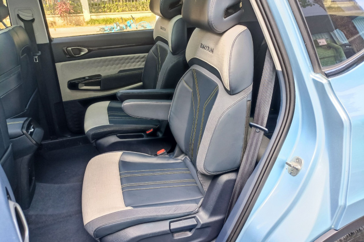 宝骏RM-5 2019款 1.5T CVT 24小时在线尊贵型 6座中控内饰7012