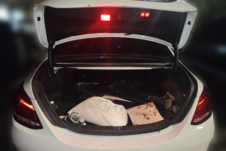 奔驰C级 2017款 改款 C 200 运动版中控内饰23