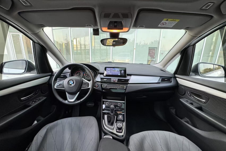 宝马2系旅行车 2016款 218i 时尚型中控内饰12