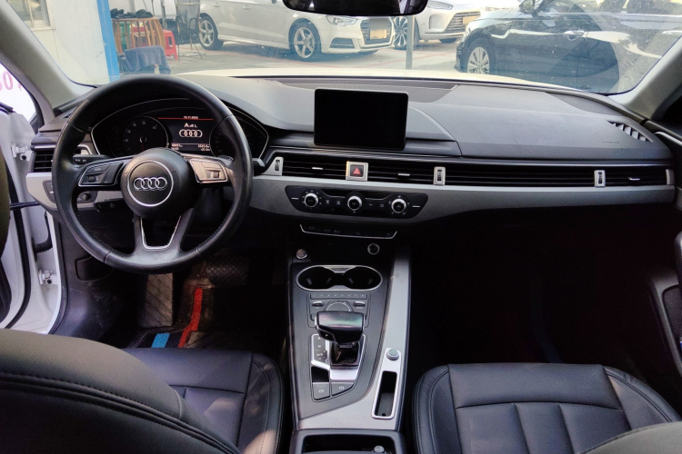 奥迪A4L 2018款 30周年年型 40 TFSI 进取型中控内饰12